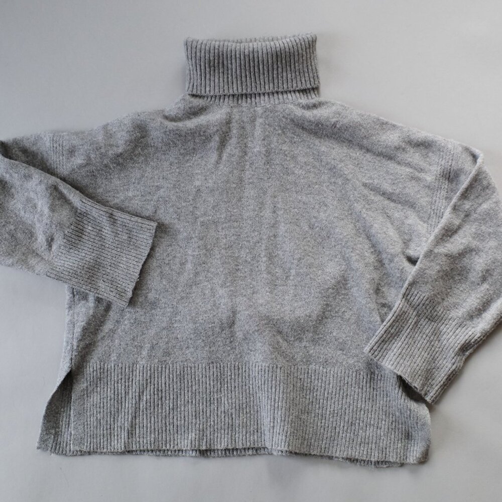 J CREW SUPERSOFT YARN GRAY TURTLENECK SWEATER